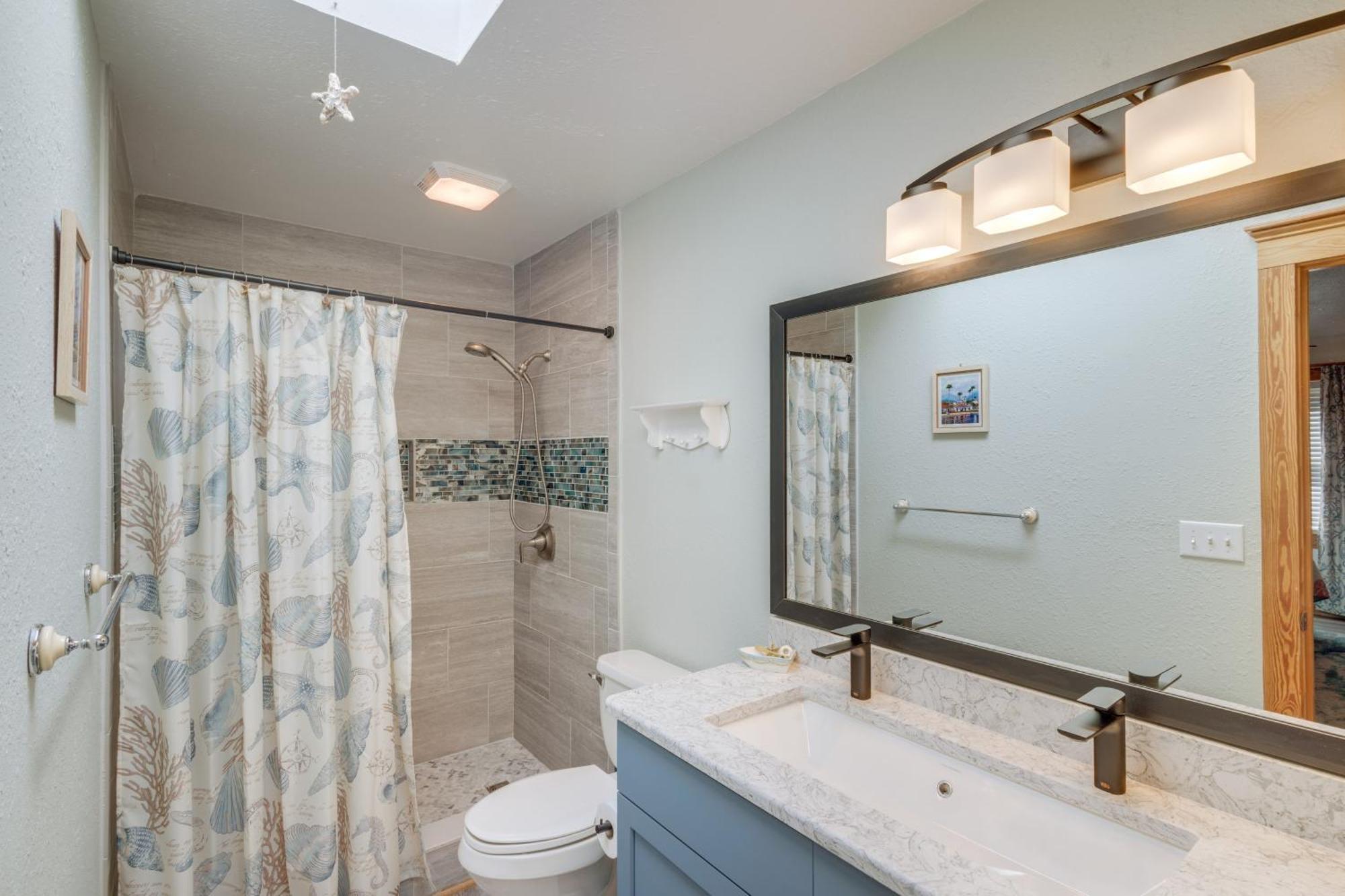 Coastal Home With Deck And Outdoor Shower Кил Девил Хилс Екстериор снимка